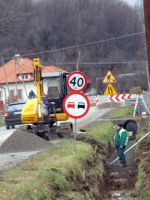 Prace przy budowie chodnika w Sękowej