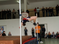 Zwyciski skok Tomka Czai na wysokoci 145 cm 