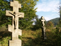 Krzyże na cmentarzu parafialnym w Nieznajowej 