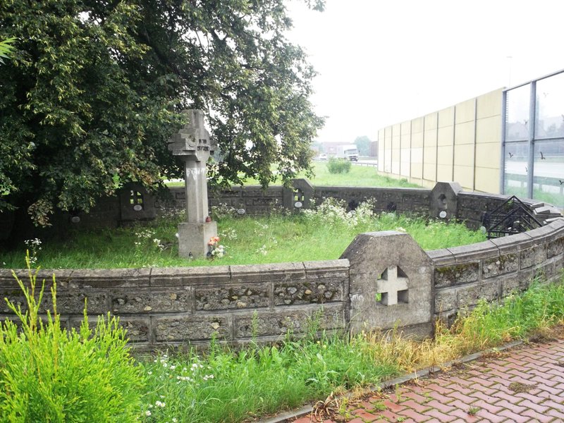 Cmentarz wojenny nr 284 w Zakrzowie - lato 2013